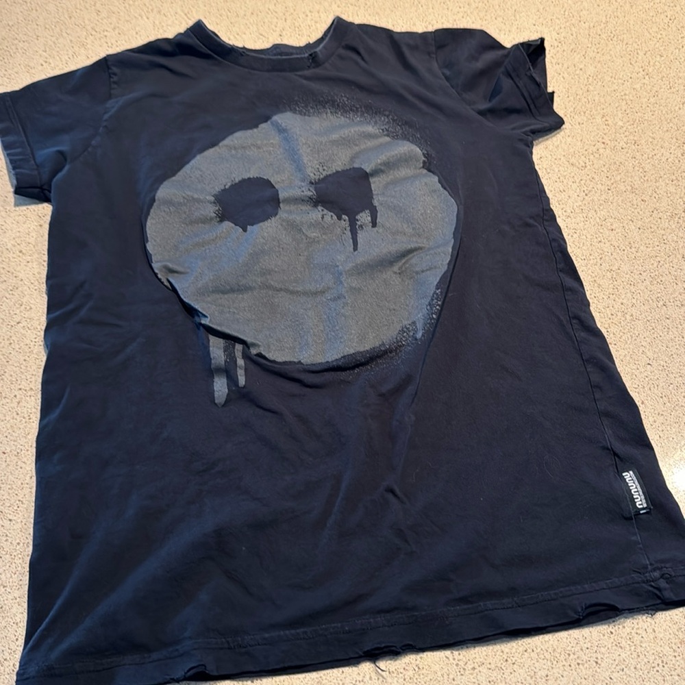 Nununu shirt, gentle used condition. Size 10/11.